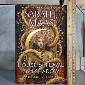 House of Flame‎ and Shadow Sarah J Maas Crescent City Novel Book